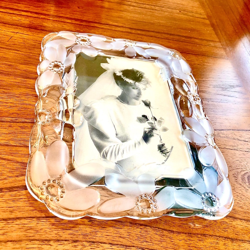 FIFTH AVENUE⚡Handcrafted Crystal Photo Frame - Picture 3 of 7